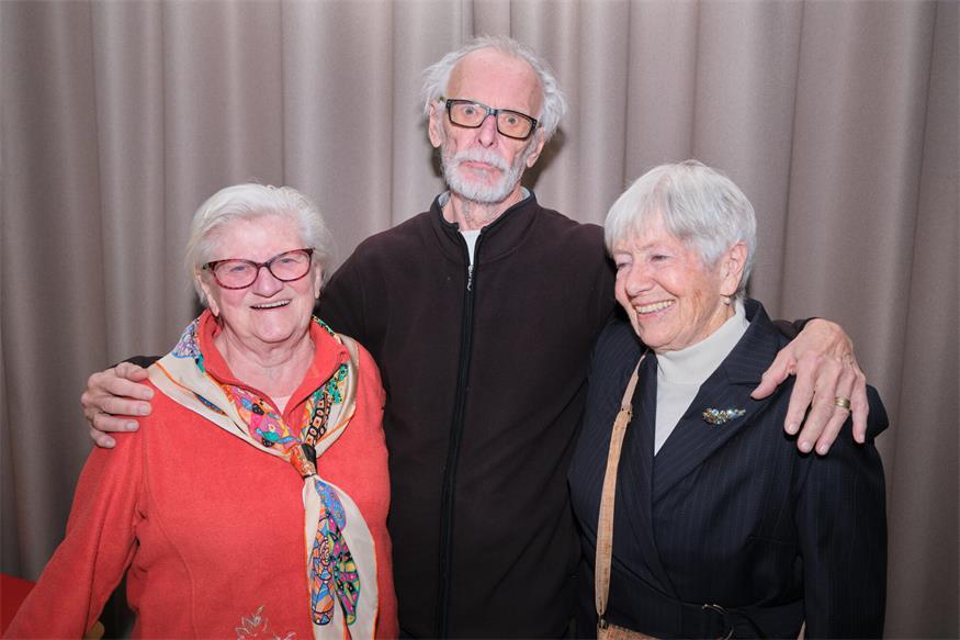 Theater im Winzerkeller: Eine Familie zum Schieflachen