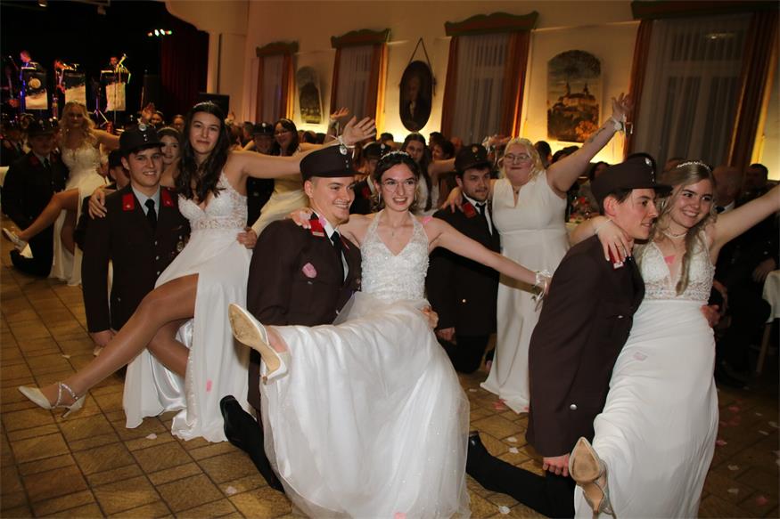 Der „Opernball“ des Mittelburgenlands: Die Feuerwehren baten zum Tanz