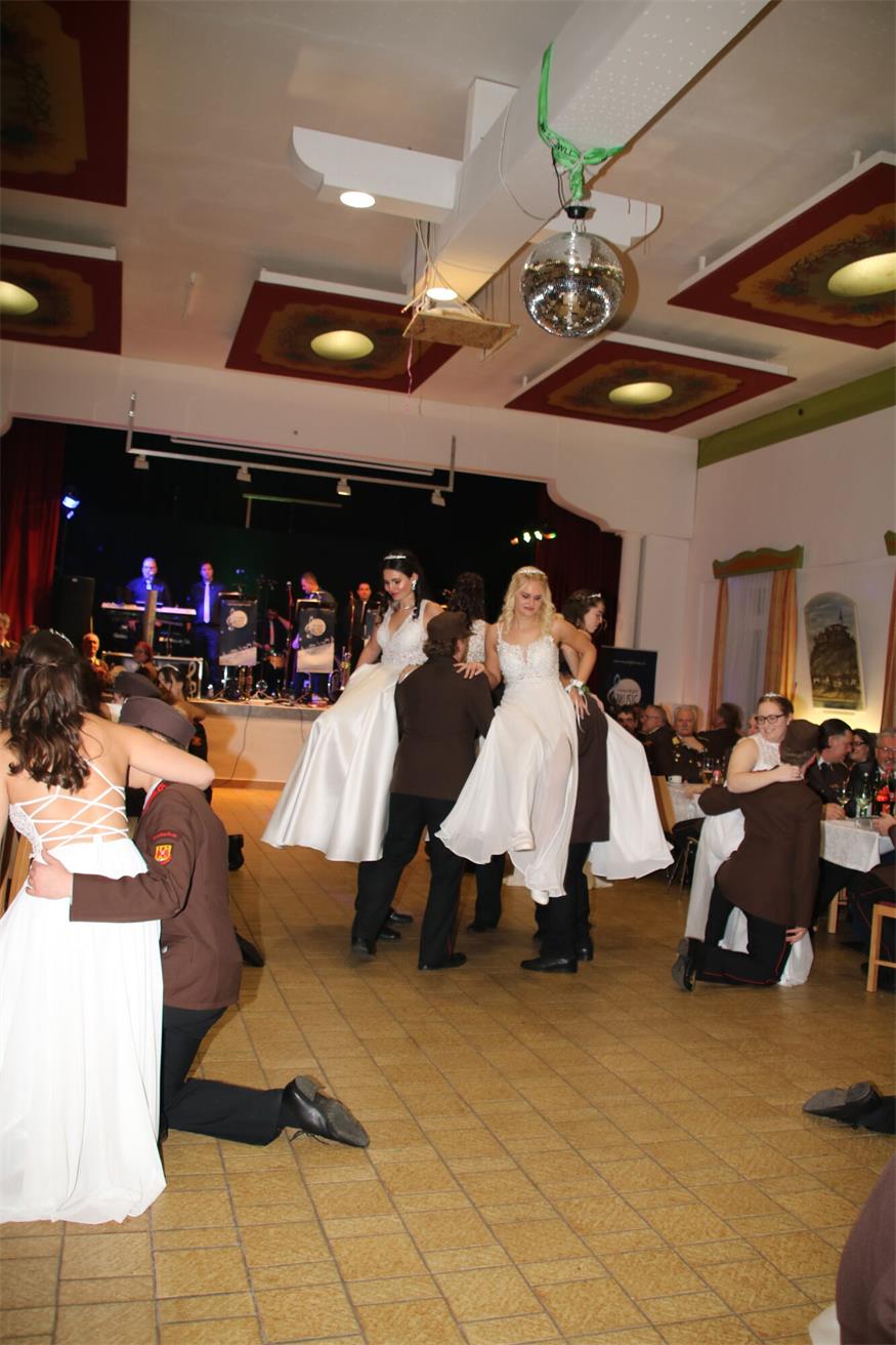 Der „Opernball“ des Mittelburgenlands: Die Feuerwehren baten zum Tanz