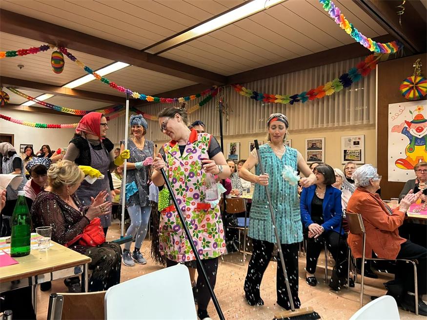 Volles Haus beim Neusiedler Frauenfasching