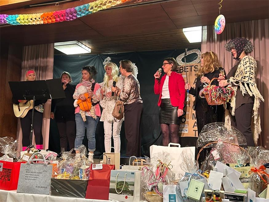 Volles Haus beim Neusiedler Frauenfasching