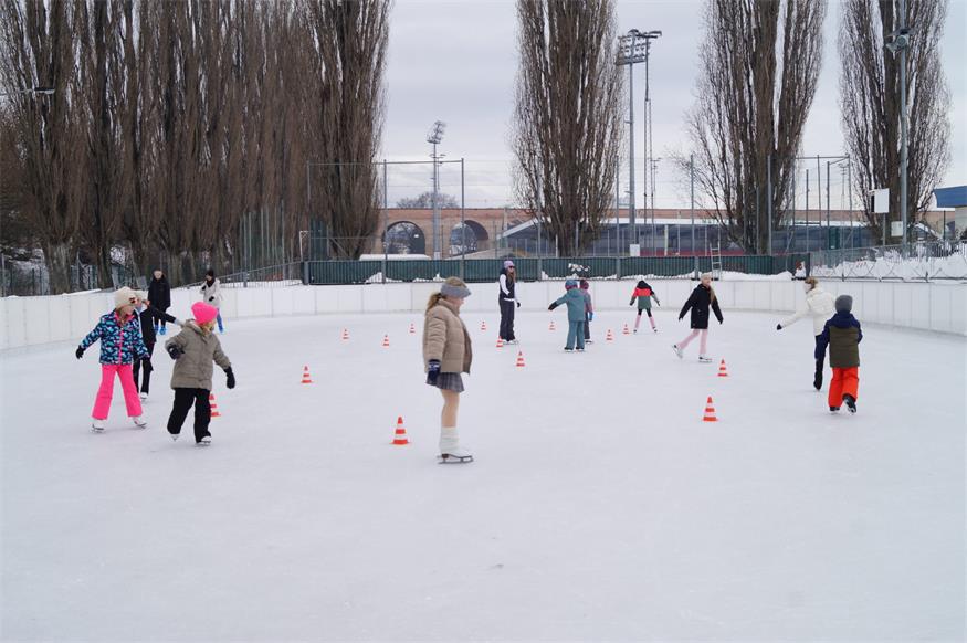 Kunsteisbahn Mattersburg: Winteridylle und Freude über Eislauf-Kurs