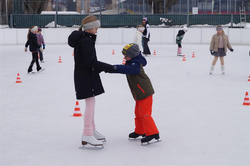 Kunsteisbahn Mattersburg: Winteridylle und Freude über Eislauf-Kurs