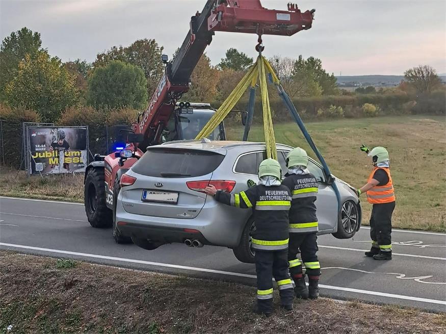 Erneut Pkw beim Schwimmbad Deutschkreutz im Straßengraben