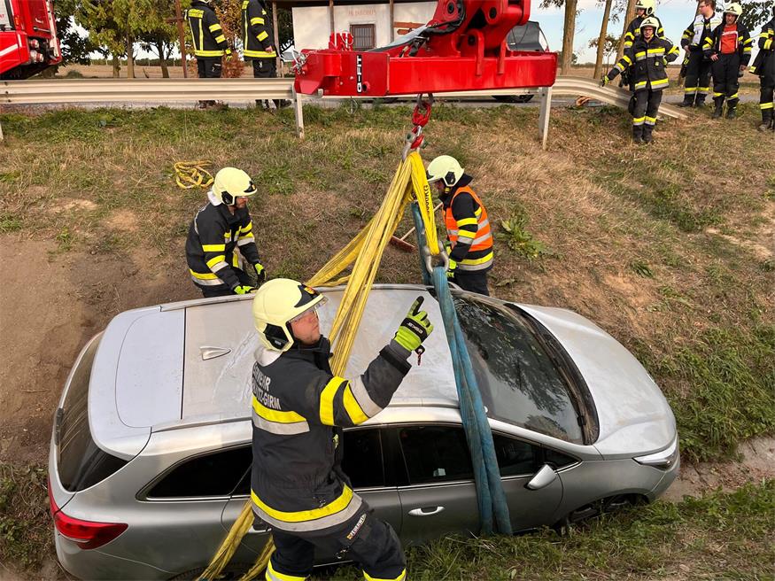Erneut Pkw beim Schwimmbad Deutschkreutz im Straßengraben