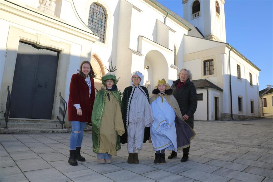 Bunte Gewänder und große Herzen: Die Sternsinger machen sich  bereit