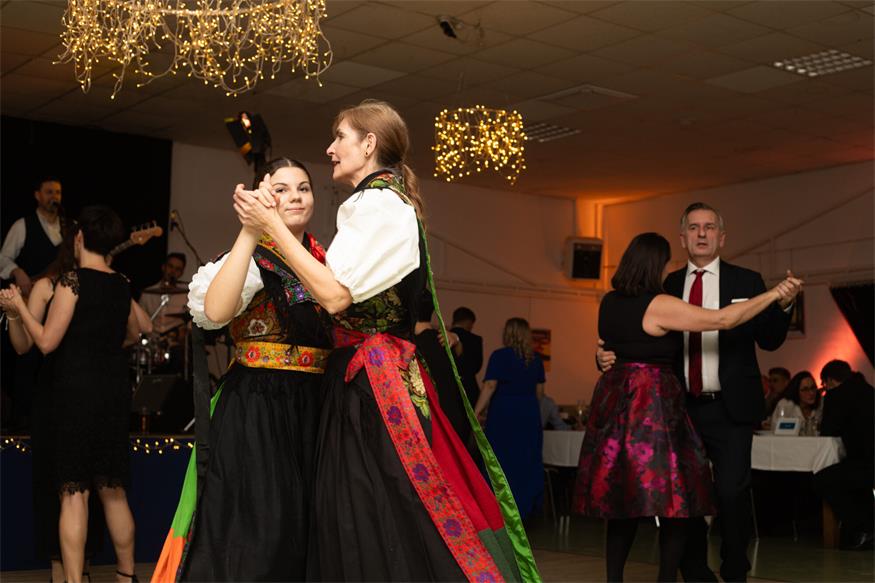 Der Tanzboden bebt beim kroatischen Ball in Neudorf