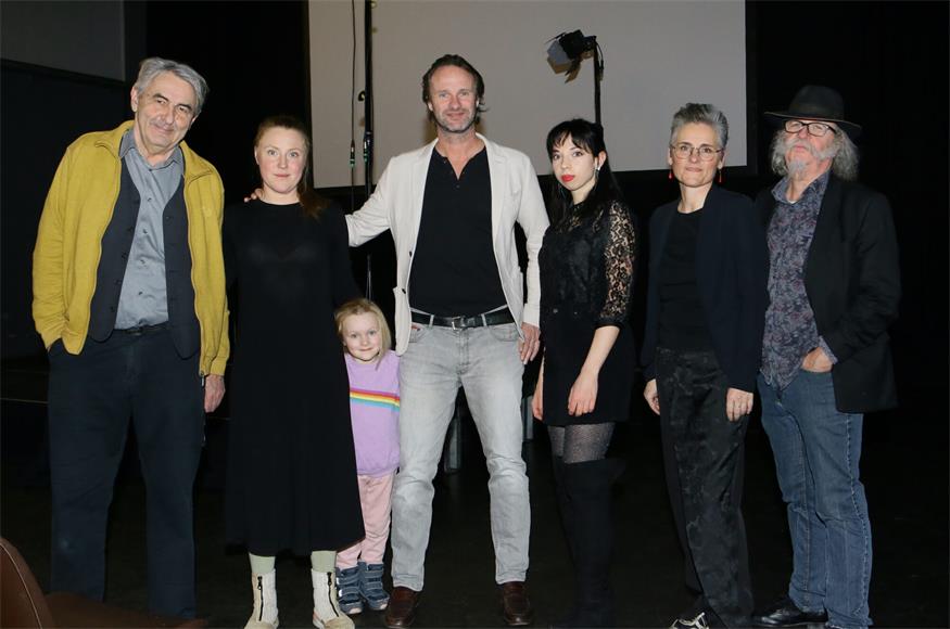 „Aufdecken!“ feierte im Offenen Haus Oberwart Premiere