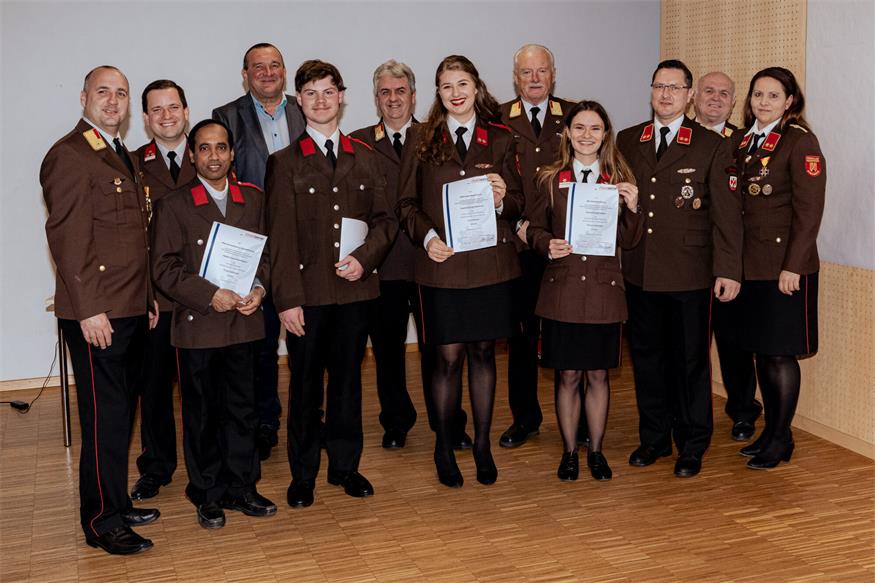 Zwei Verdienstkreuze und ein Priester als Feuerwehrmann in Steinberg