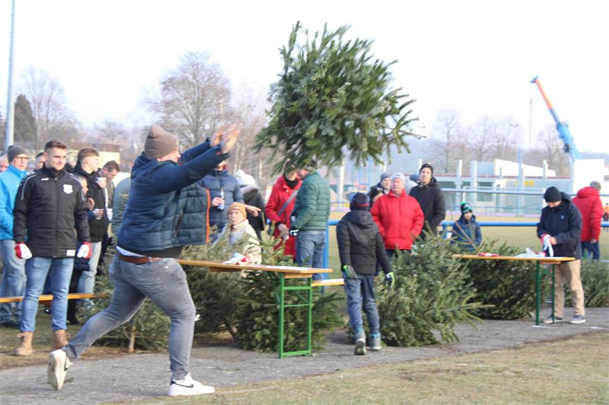 In Stoob „flogen“ Christbäume