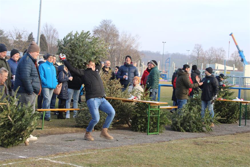 In Stoob „flogen“ Christbäume
