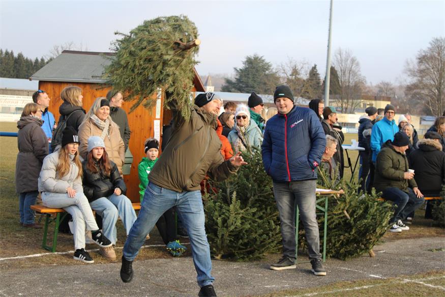 In Stoob „flogen“ Christbäume