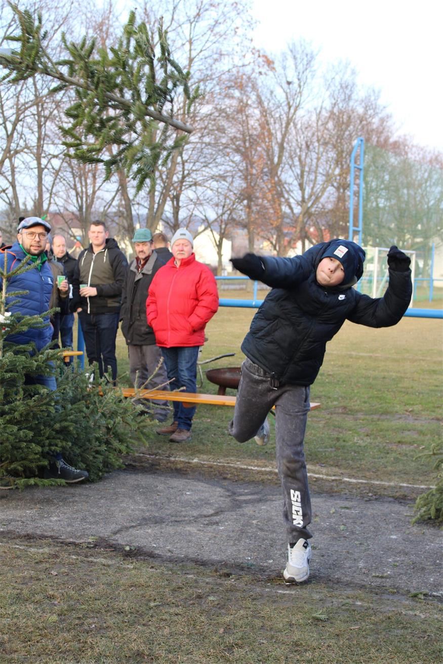 In Stoob „flogen“ Christbäume