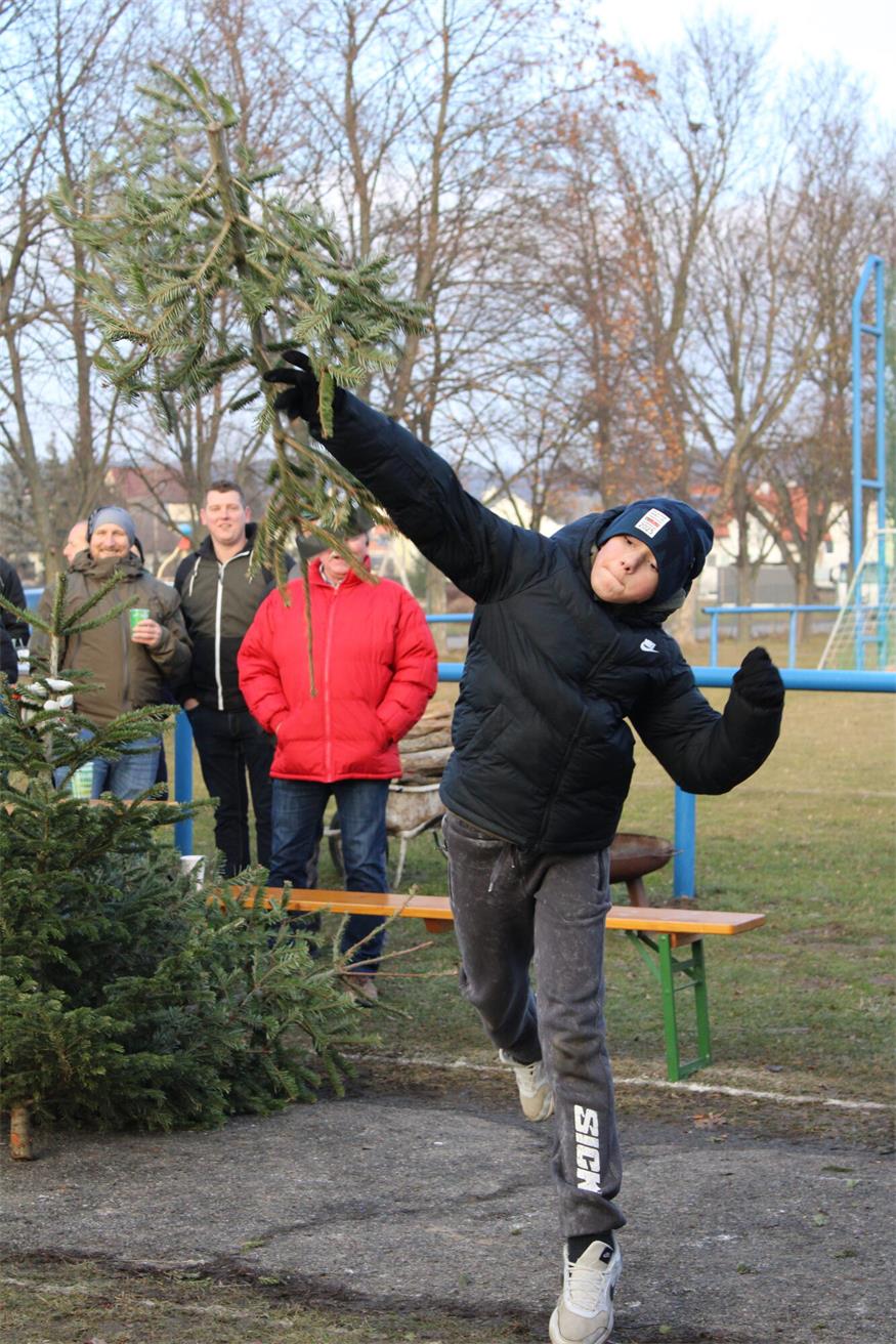 In Stoob „flogen“ Christbäume