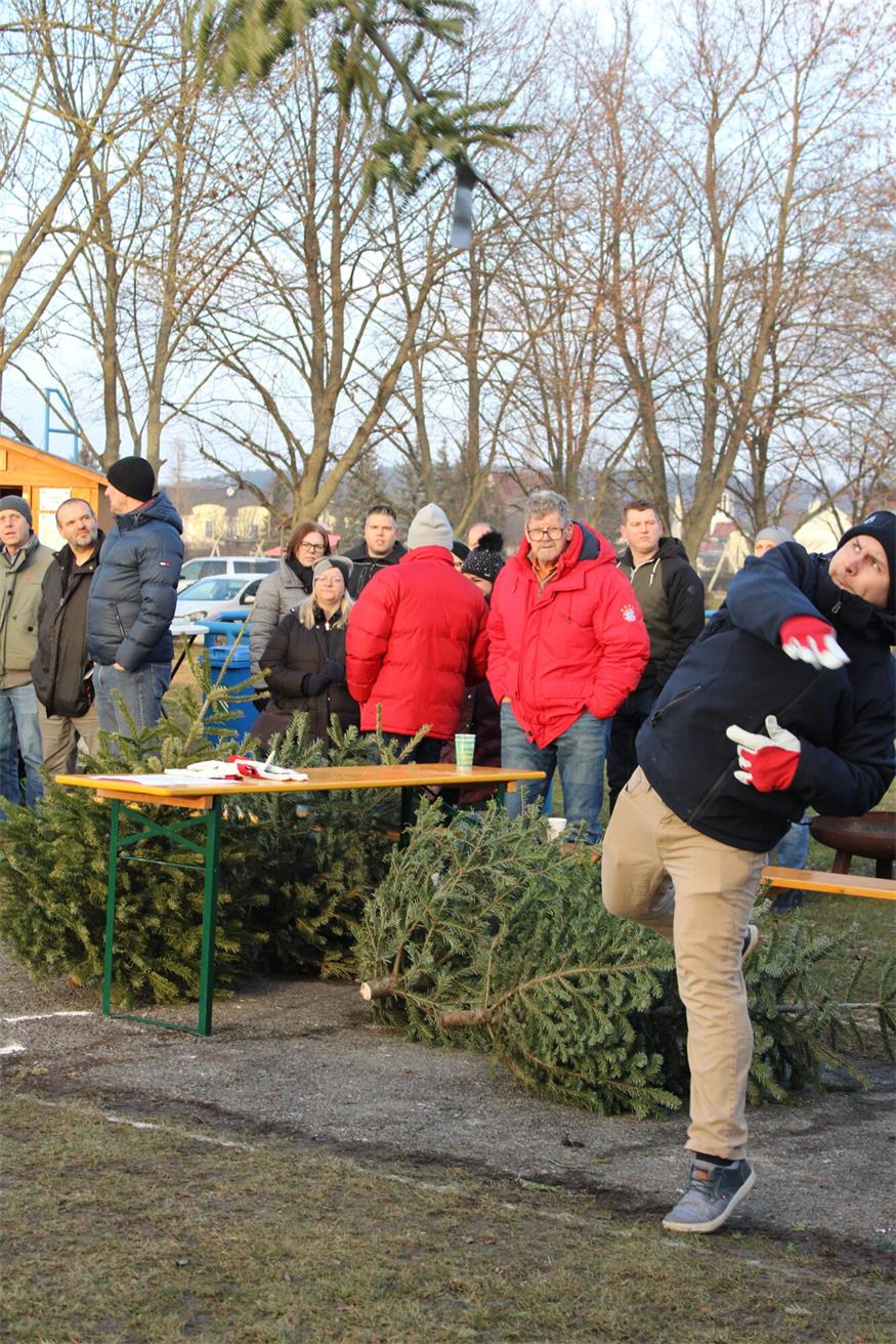 In Stoob „flogen“ Christbäume
