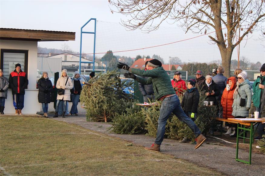 In Stoob „flogen“ Christbäume