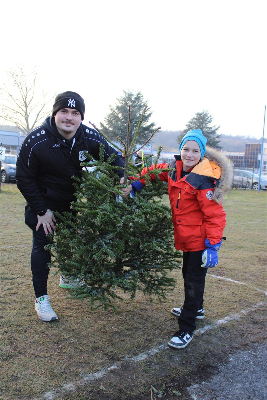 In Stoob „flogen“ Christbäume