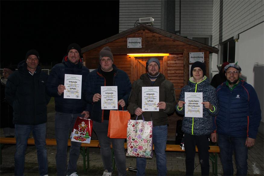 In Stoob „flogen“ Christbäume