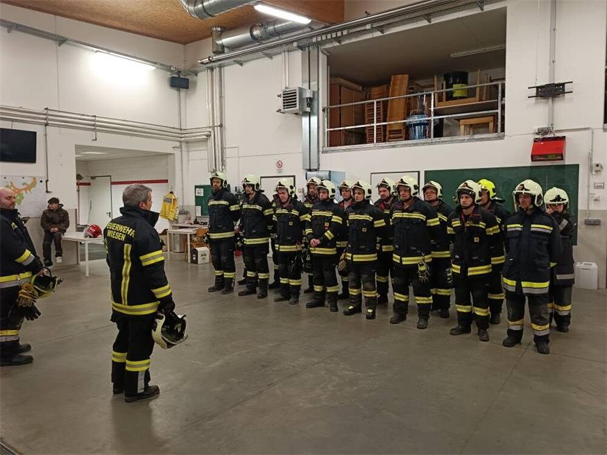FF Wiesen übte: Einsatz bei Zimmerbrand