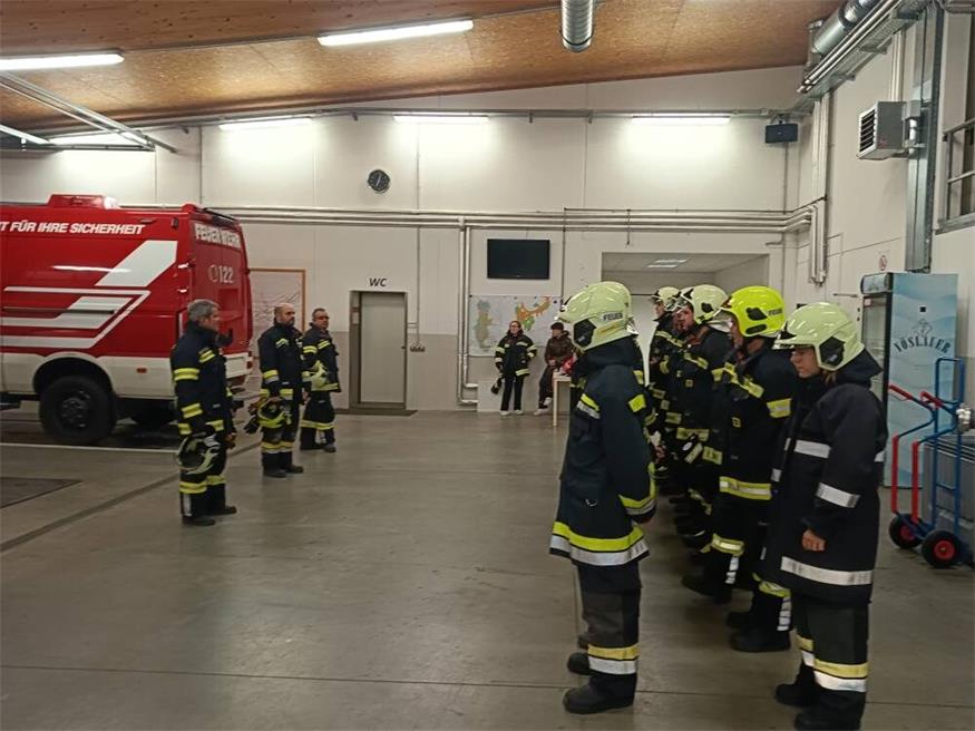 FF Wiesen übte: Einsatz bei Zimmerbrand
