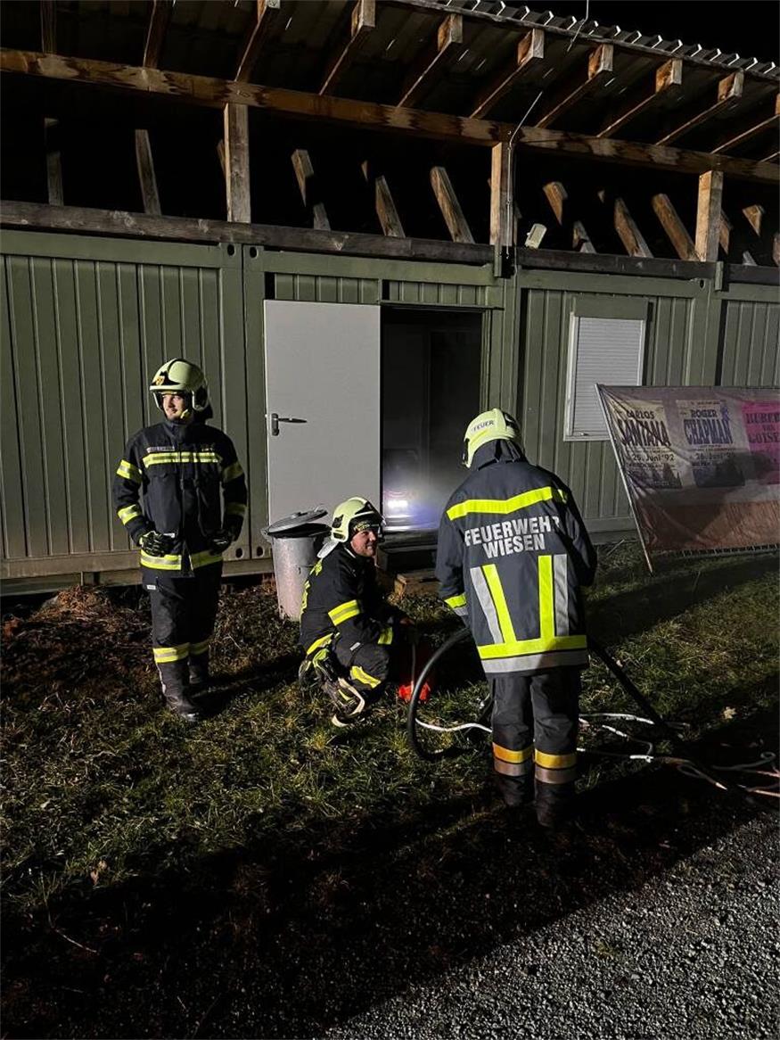 FF Wiesen übte: Einsatz bei Zimmerbrand