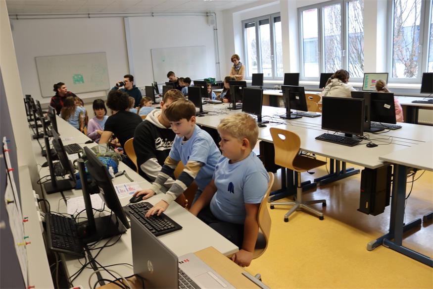 Junge Talente beim MINT-Tag im Gymnasium Oberpullendorf fördern