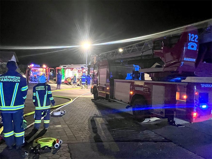 Schuppenbrand forderte drei Feuerwehren