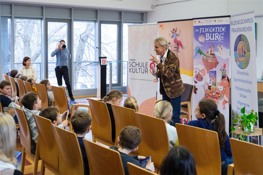 Thomas Brezina las für Volksschulkinder