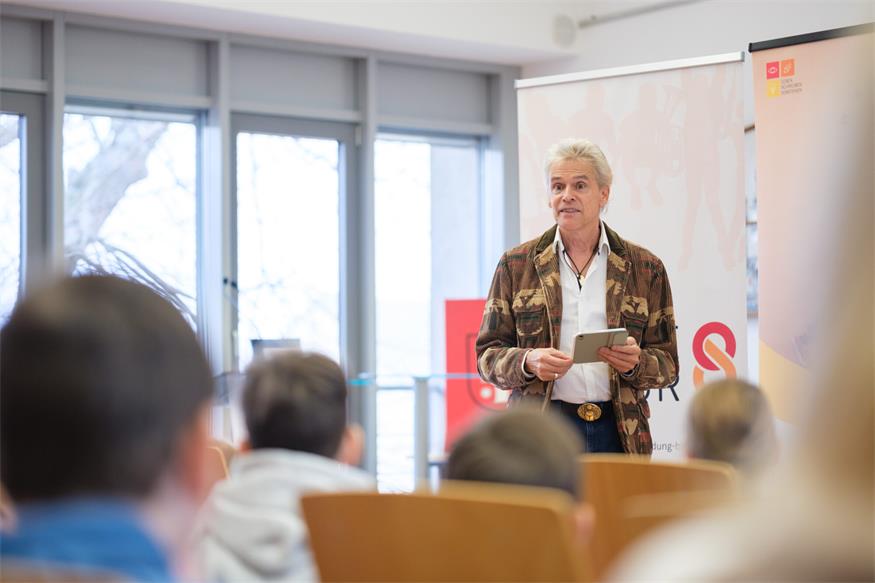 Thomas Brezina las für Volksschulkinder