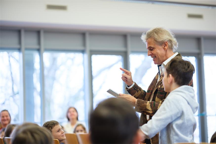 Thomas Brezina las für Volksschulkinder