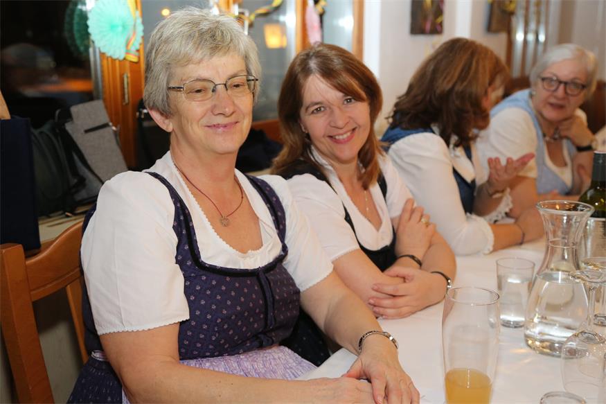 Neusiedl am See: Dirndl, Tanz und jede Menge Spaß