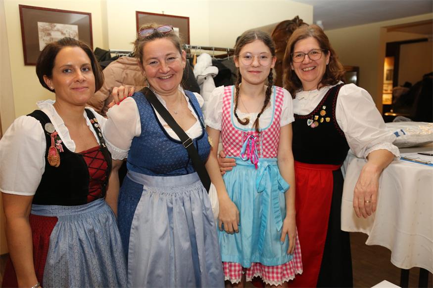Neusiedl am See: Dirndl, Tanz und jede Menge Spaß