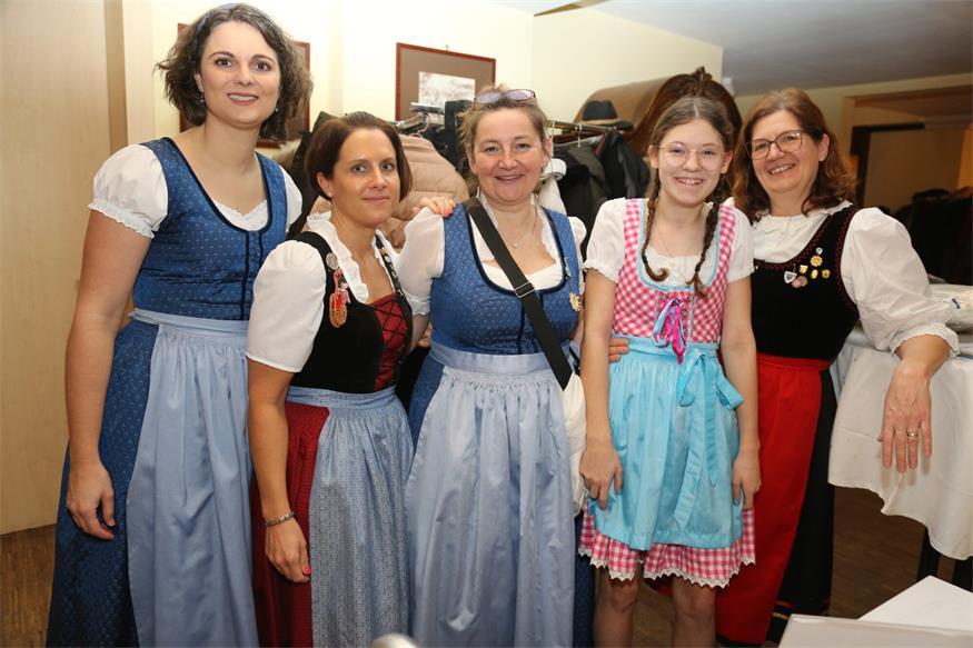 Neusiedl am See: Dirndl, Tanz und jede Menge Spaß