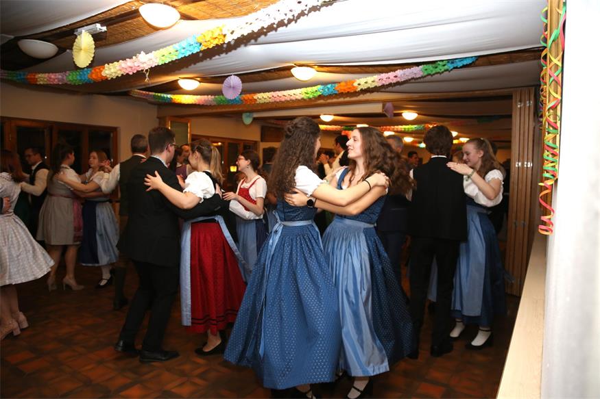 Neusiedl am See: Dirndl, Tanz und jede Menge Spaß
