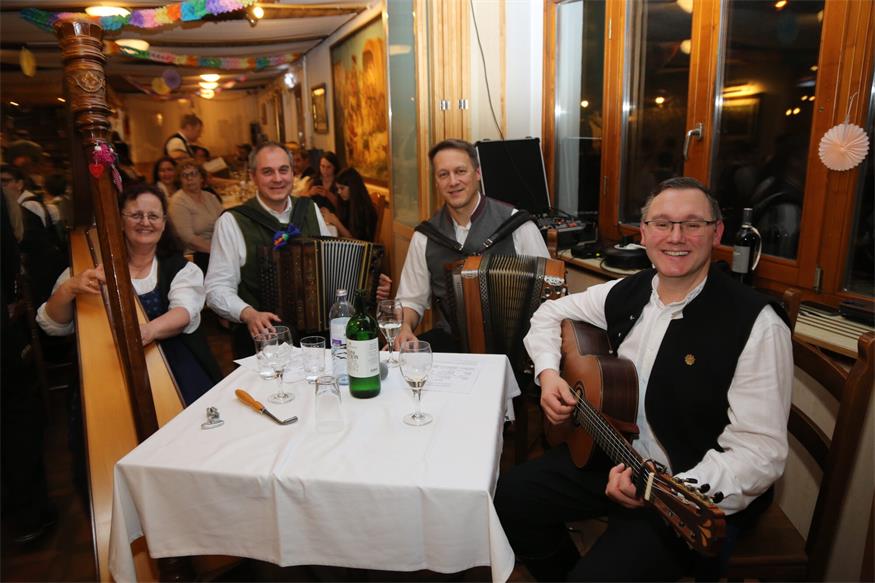 Neusiedl am See: Dirndl, Tanz und jede Menge Spaß