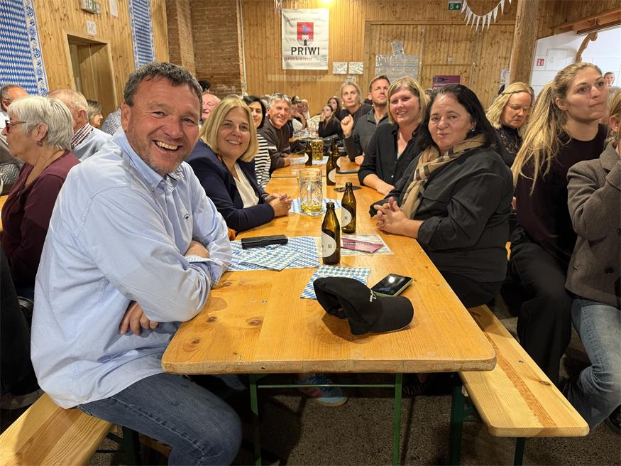 Vereinsübergreifendes Oktoberfest füllte Lutzmannsburgs Pfarrstadl