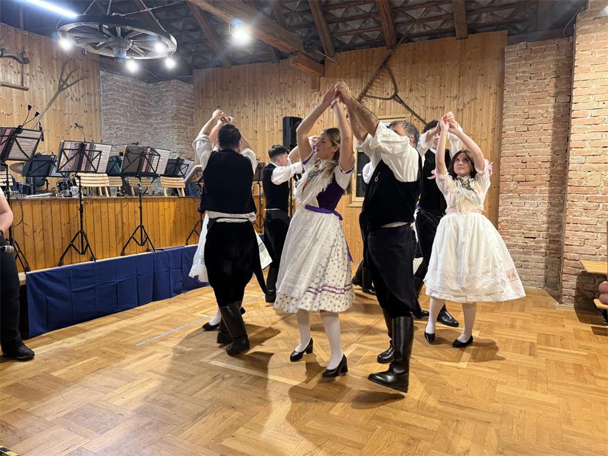 Vereinsübergreifendes Oktoberfest füllte Lutzmannsburgs Pfarrstadl