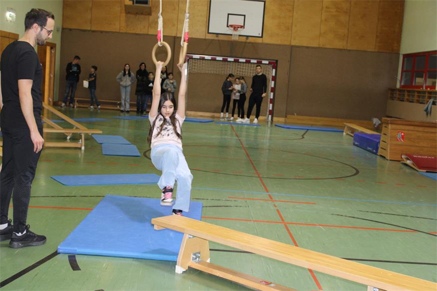MS Oberpullendorf: Von heißen Experimenten bis zum Ninja-Parcours