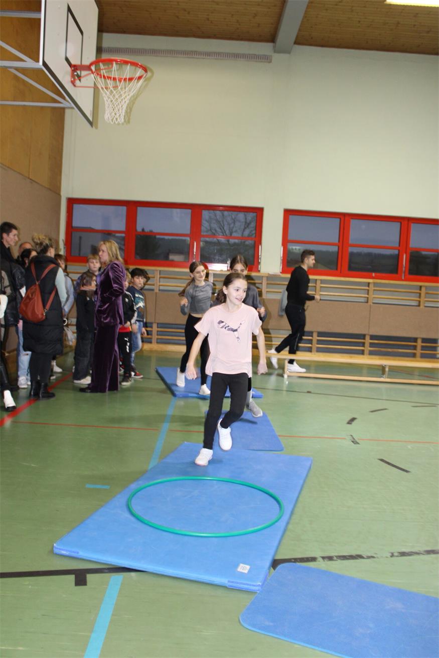 MS Oberpullendorf: Von heißen Experimenten bis zum Ninja-Parcours