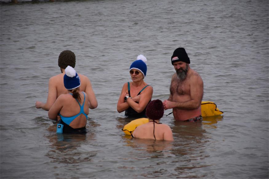 Coole Aktion: Eisschwimmen in der Ruster Bucht