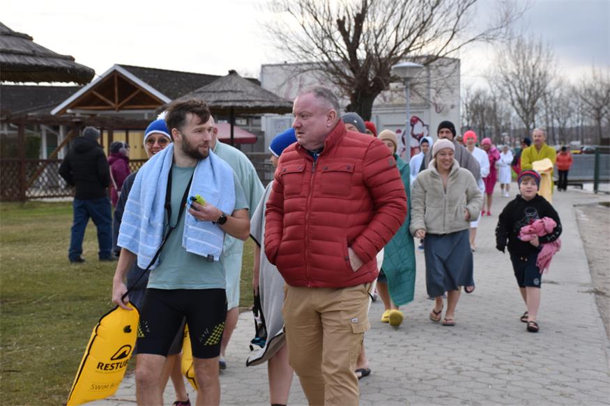 Coole Aktion: Eisschwimmen in der Ruster Bucht