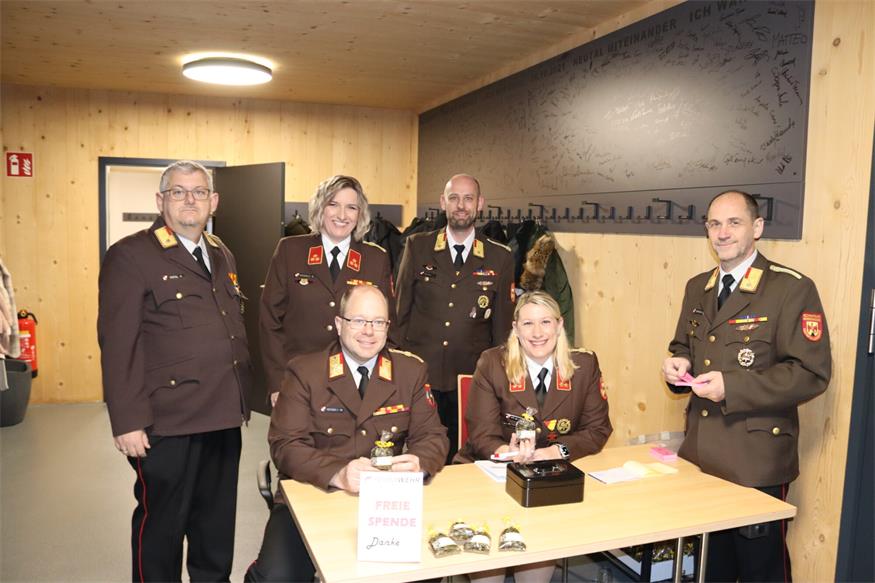 Florianis tanzten beim Bezirksfeuerwehrball in Neutal