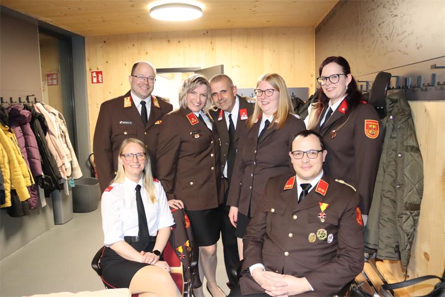 Florianis tanzten beim Bezirksfeuerwehrball in Neutal