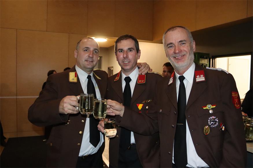 Florianis tanzten beim Bezirksfeuerwehrball in Neutal