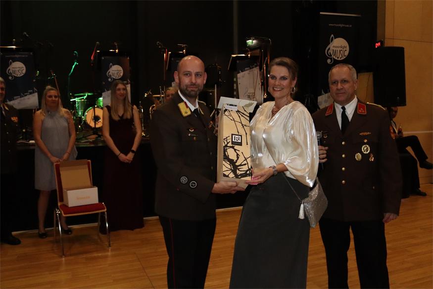 Florianis tanzten beim Bezirksfeuerwehrball in Neutal
