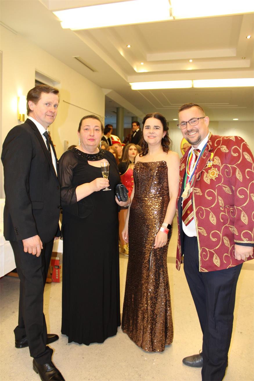 Gelungene Ballpremiere mit der Oberpullendorfer Krebslergilde
