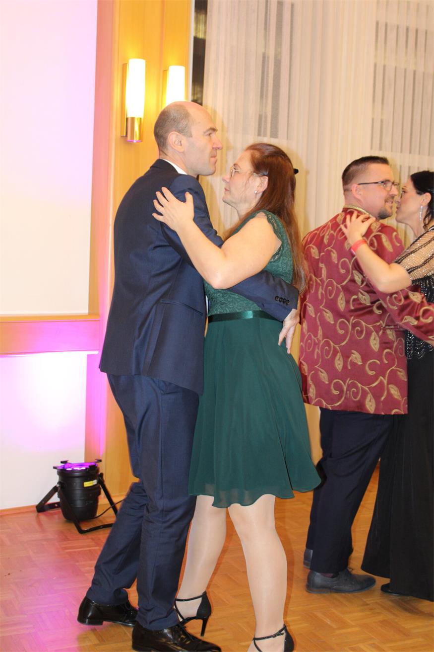 Gelungene Ballpremiere mit der Oberpullendorfer Krebslergilde