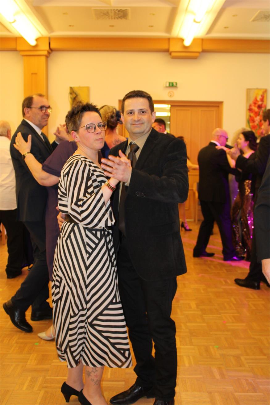 Gelungene Ballpremiere mit der Oberpullendorfer Krebslergilde