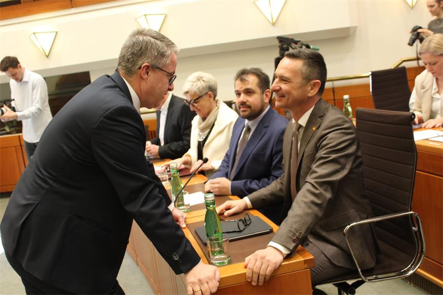Doskozils Regierungserklärung - und erste Ansagen der Opposition