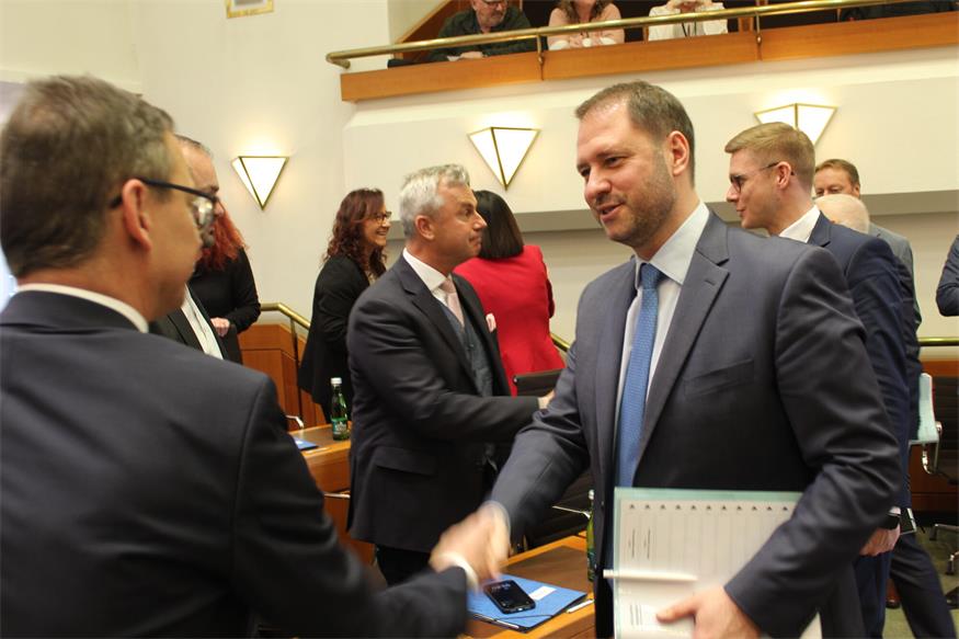 Doskozils Regierungserklärung - und erste Ansagen der Opposition